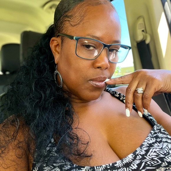 Meet your Posher, Latashaa - Picture 3 of 4